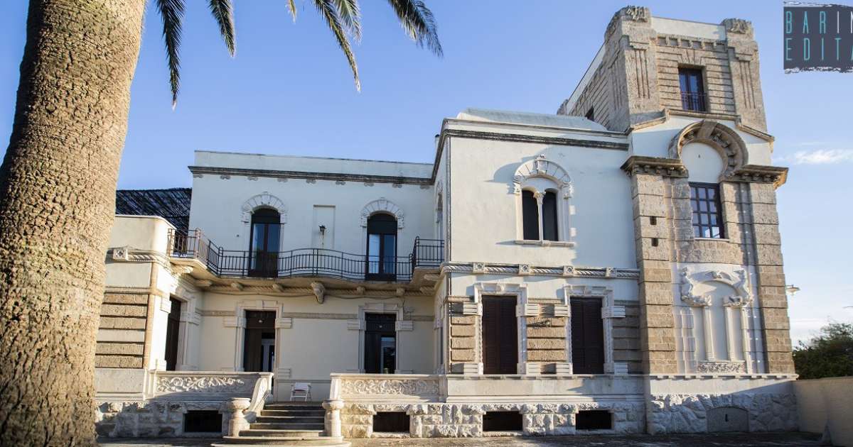 Il Villino Traversa: quell'eclettica dimora che sorge sul decadente lungomare di Santo Spirito 